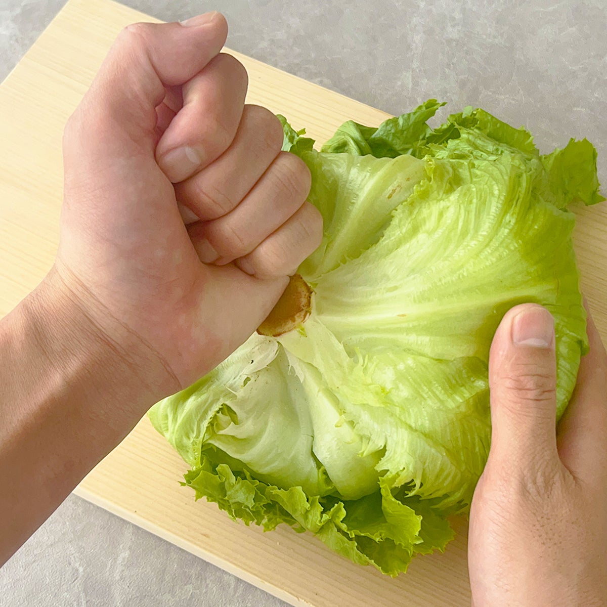 【ちょっ…レタスに何してるの！？】芯が一瞬でスポッと抜ける裏技