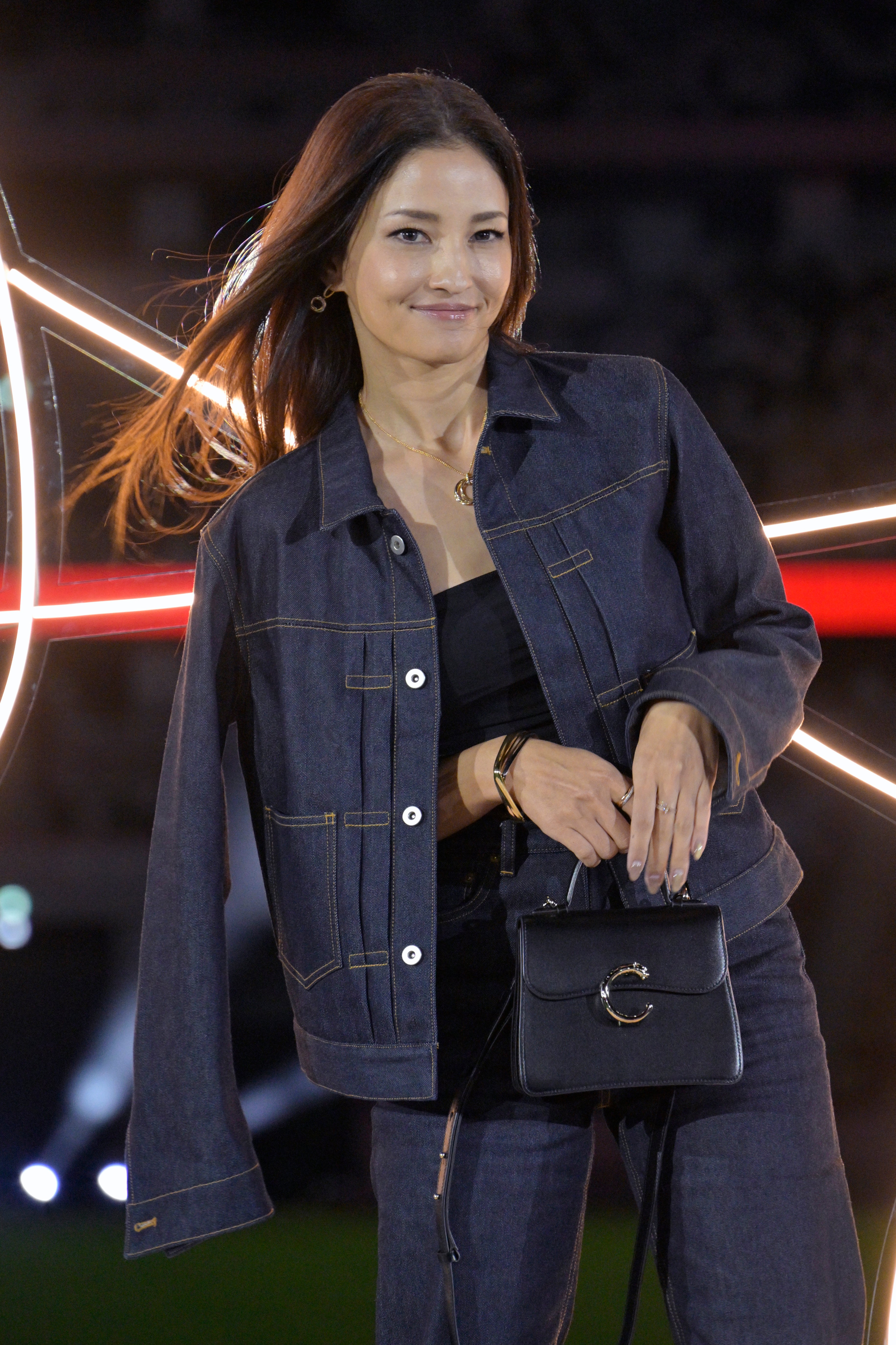 黒木メイサの“実写化”ショットにSNS沸く「すごい役…」「ゴツい車も似合います」「やっばーーーい！」