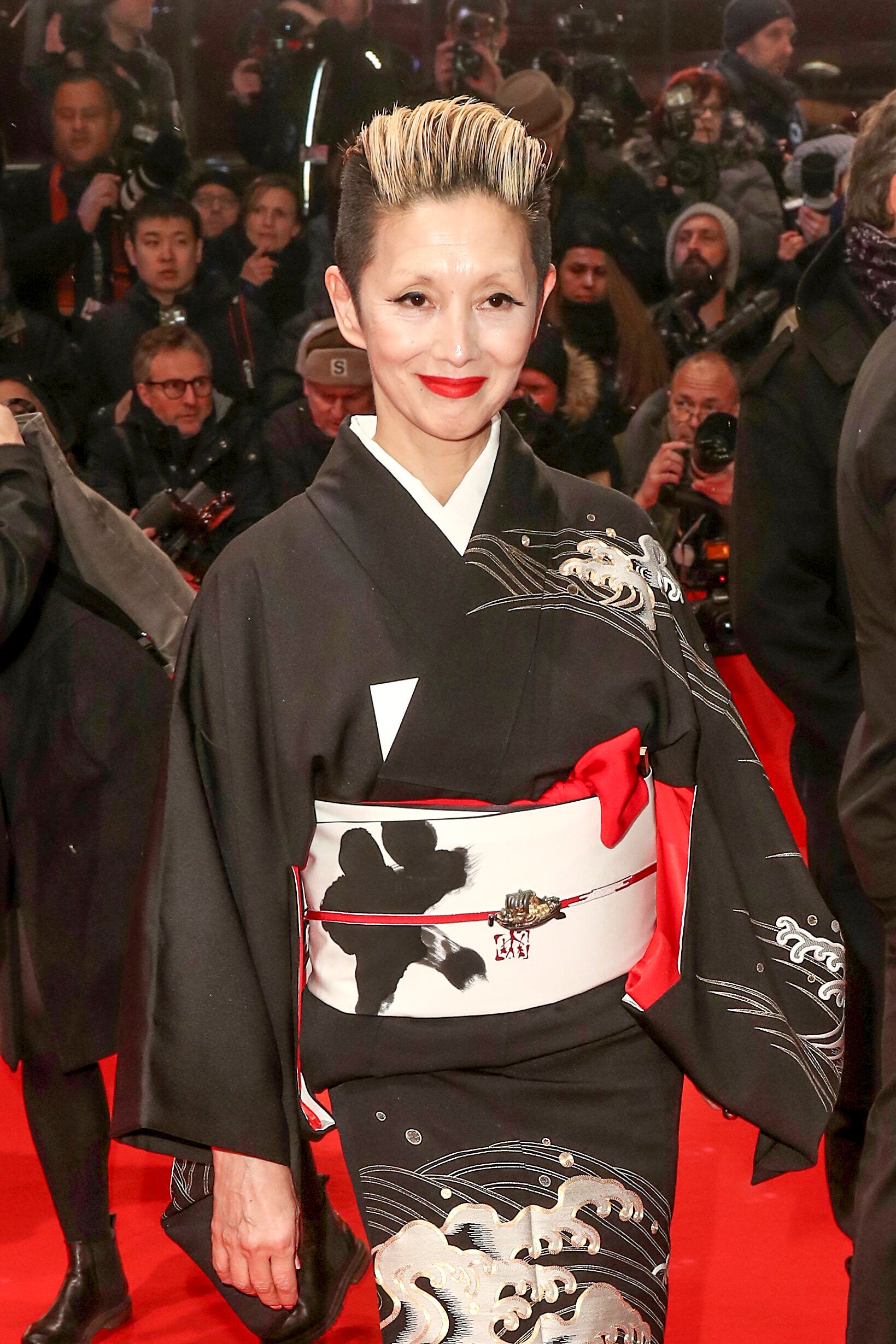 夏木マリのファッションに反響。ゴージャスな衣装を着こなす姿に「なんでも似合ってしまう！」