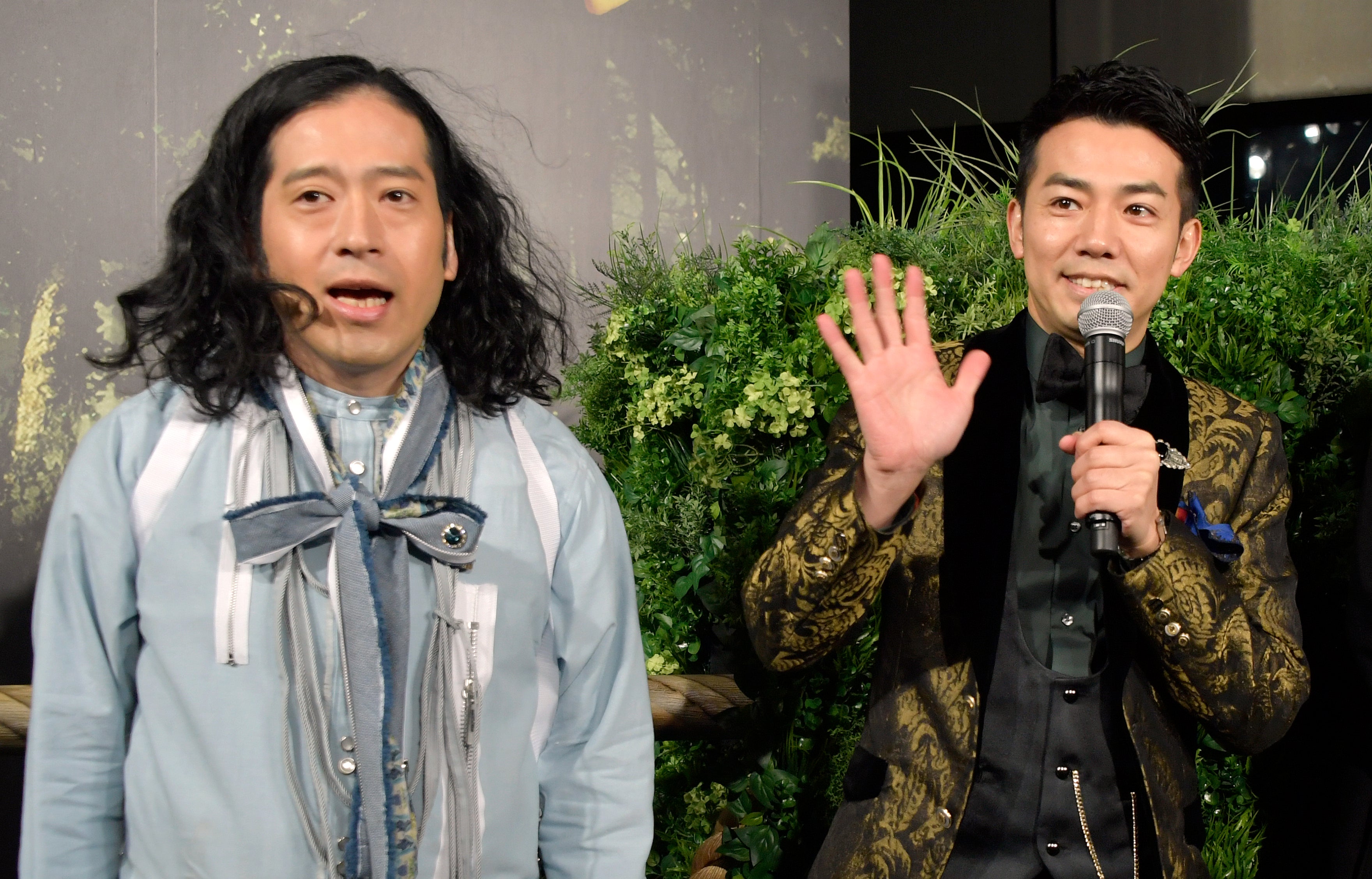 ピース又吉＆綾部、東京・祐天寺の“鉄道愛が強すぎるカレー店”を絶賛⇨機関車が運ぶ一皿に「もっと早く来れば…」