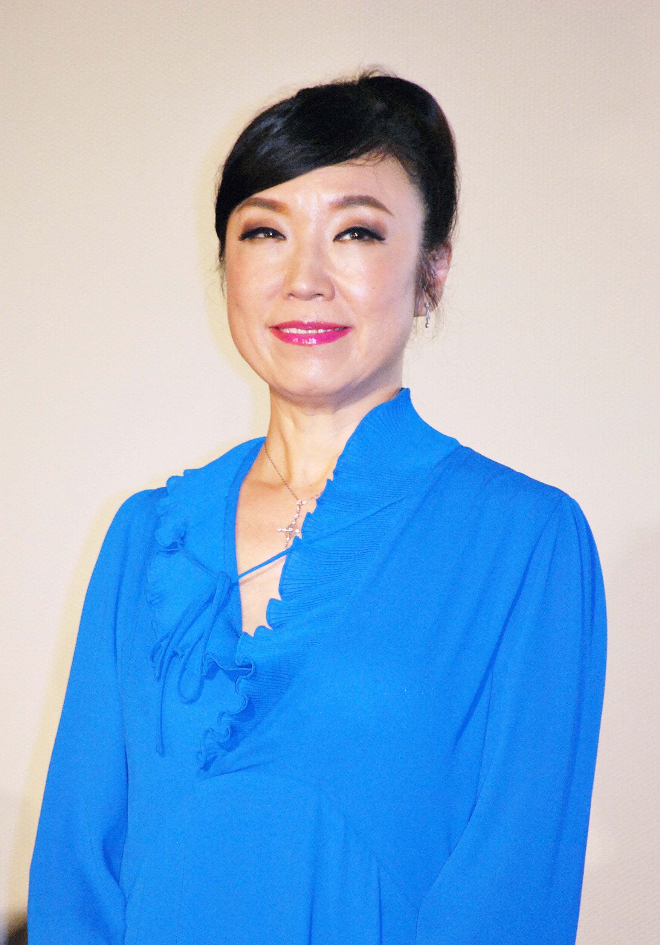 松任谷由実の巨大スイーツにSNSざわつく「どうやって食べるんだよ」「ユーミンの顔より大きい！」