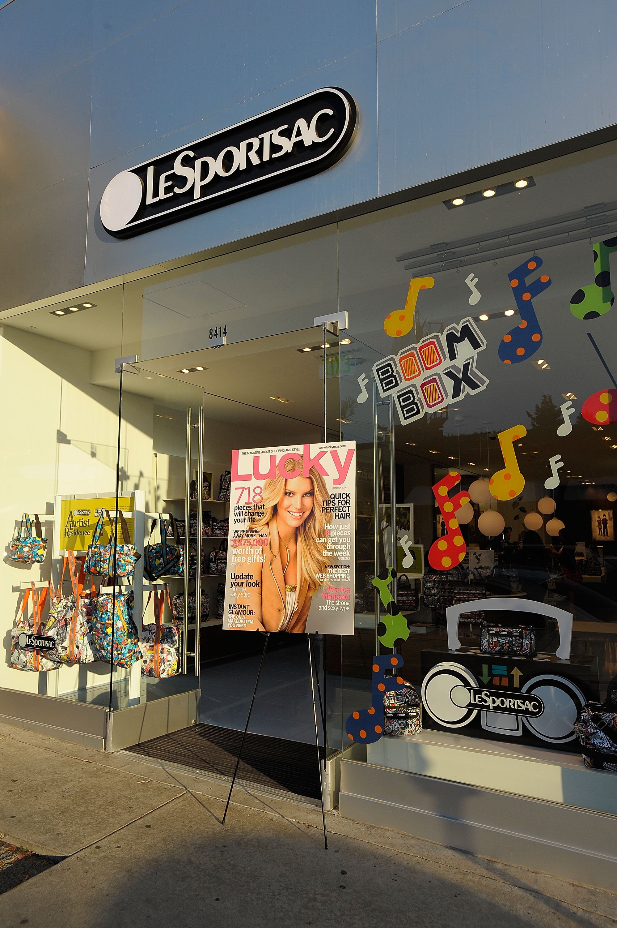 レスポの新作ラッコ柄ポーチが激かわ♡爽やかなミントグリーンがこれからの季節にぴったり。いつから買える？