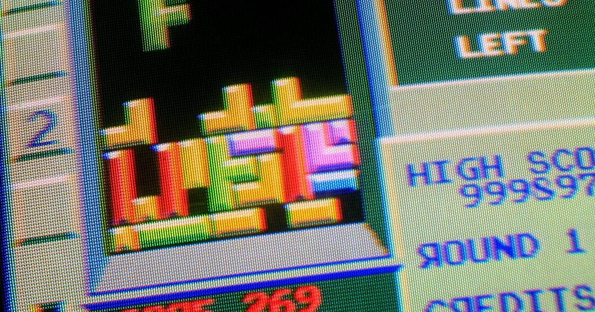 「テトリス」がボードゲームになって登場。どうやって遊ぶの？ブロックを実際に"手で落とす"アナログ対戦