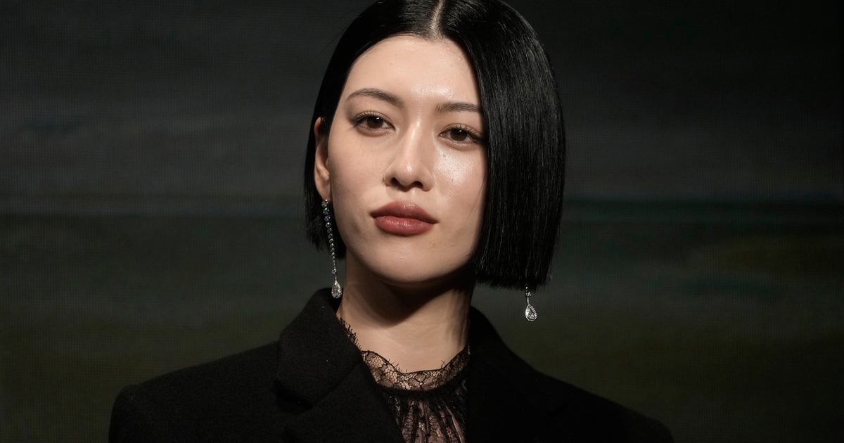 三吉彩花、タトゥーを入れた背中を披露⇨「身体の軸に、自分という花を咲かせる」と決意を告白