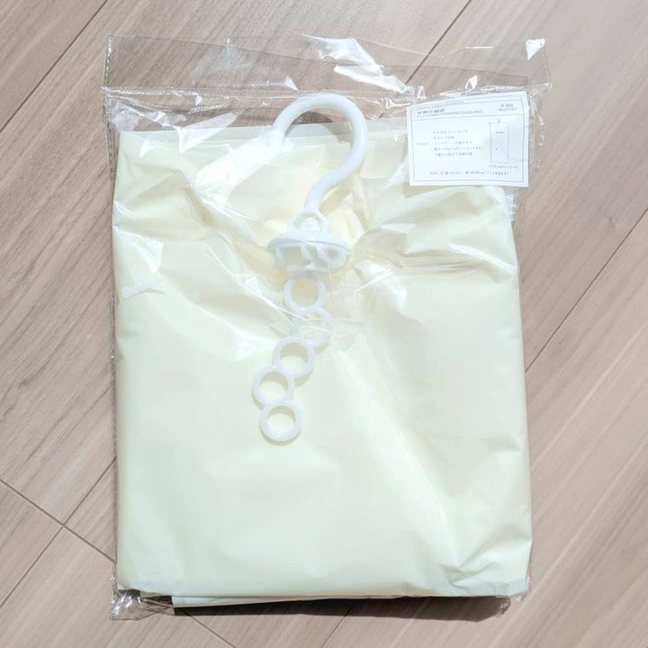 3COINSの「衣類圧縮袋」
