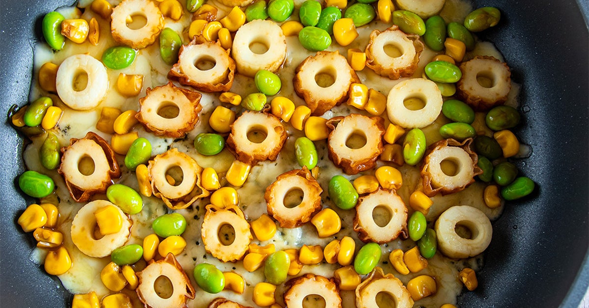 【ちくわ、コーン、枝豆をのせて焼いて！】こんがりパリパリチーズにバター醤油…手が止まらない簡単おつまみ