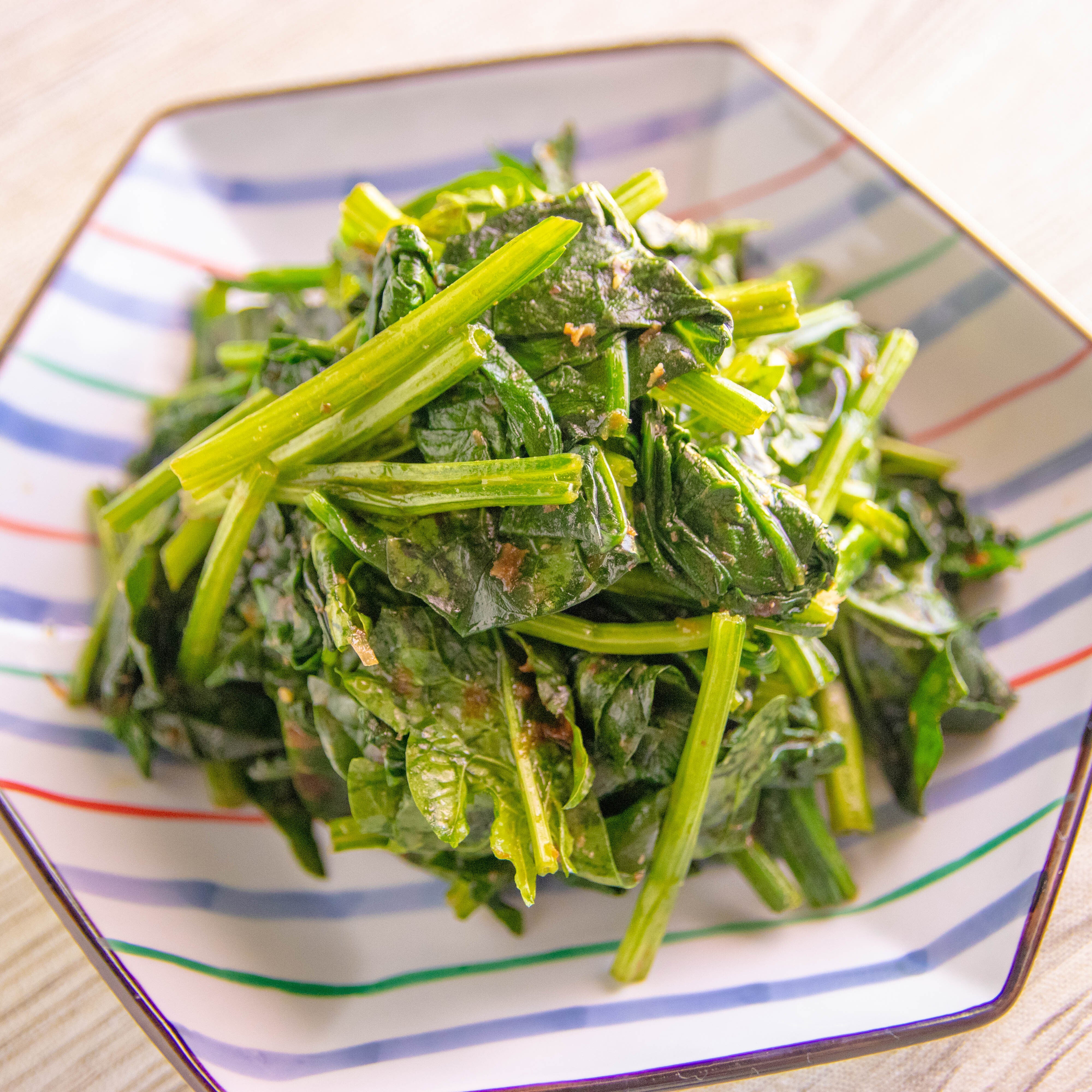 【ほうれん草、こう食べるのがちょうどいい】この組み合わせ、意外と合う。レンジで簡単、わさびがツンと香る副菜レシピ
