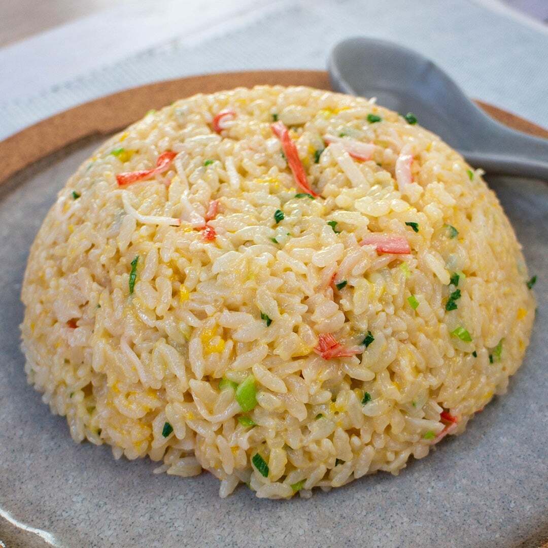 【カニカマは冷蔵庫に常備して】帰宅後5分で仕込み完了！夕飯作りたくない日に助かる、カニカマを使った炊飯器まかせの絶品ご飯3選