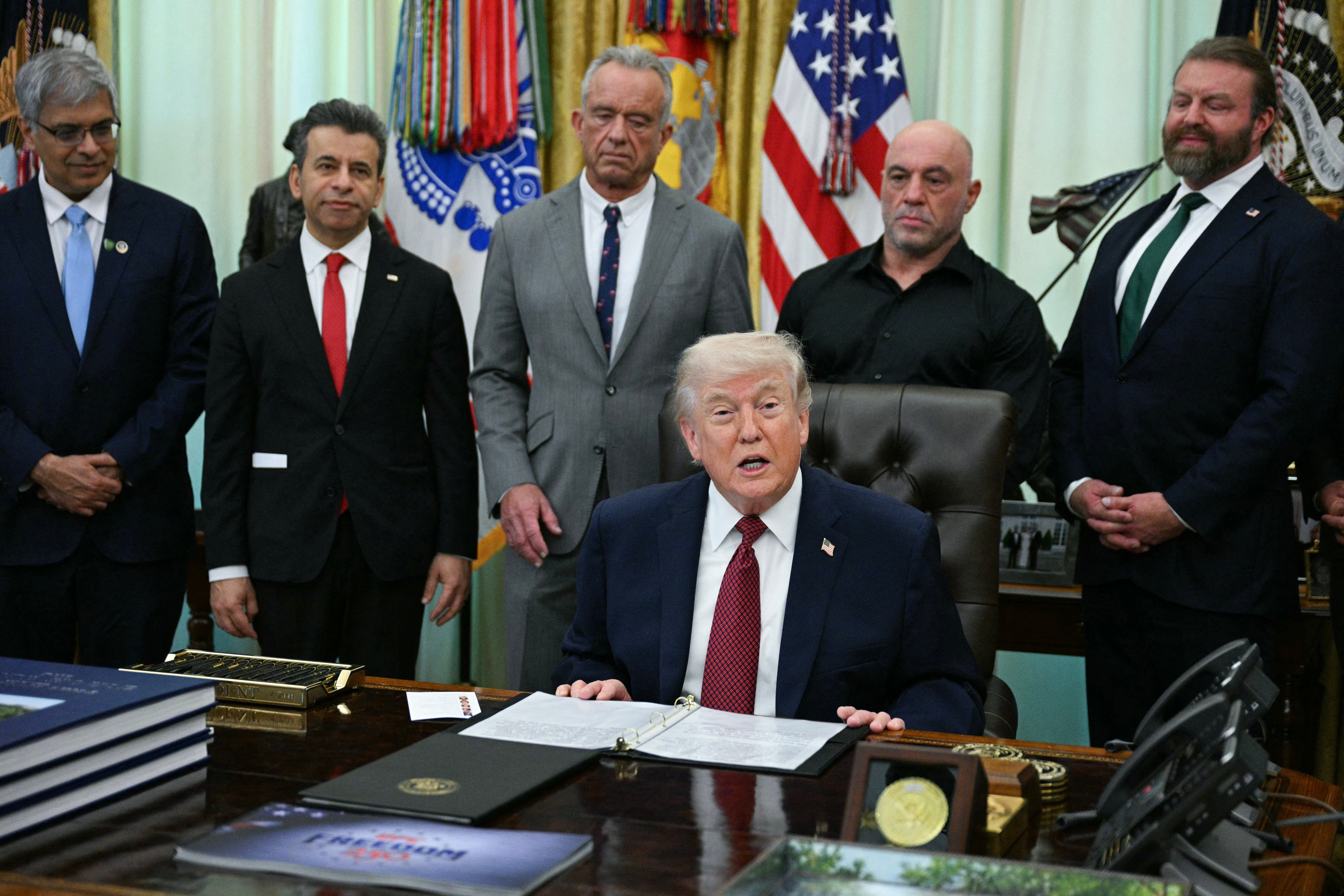 huffpost.com - Lee Moran - Wall Street Journal Torches Trump's Airline Plan With 'Trump Shuttle' Dig