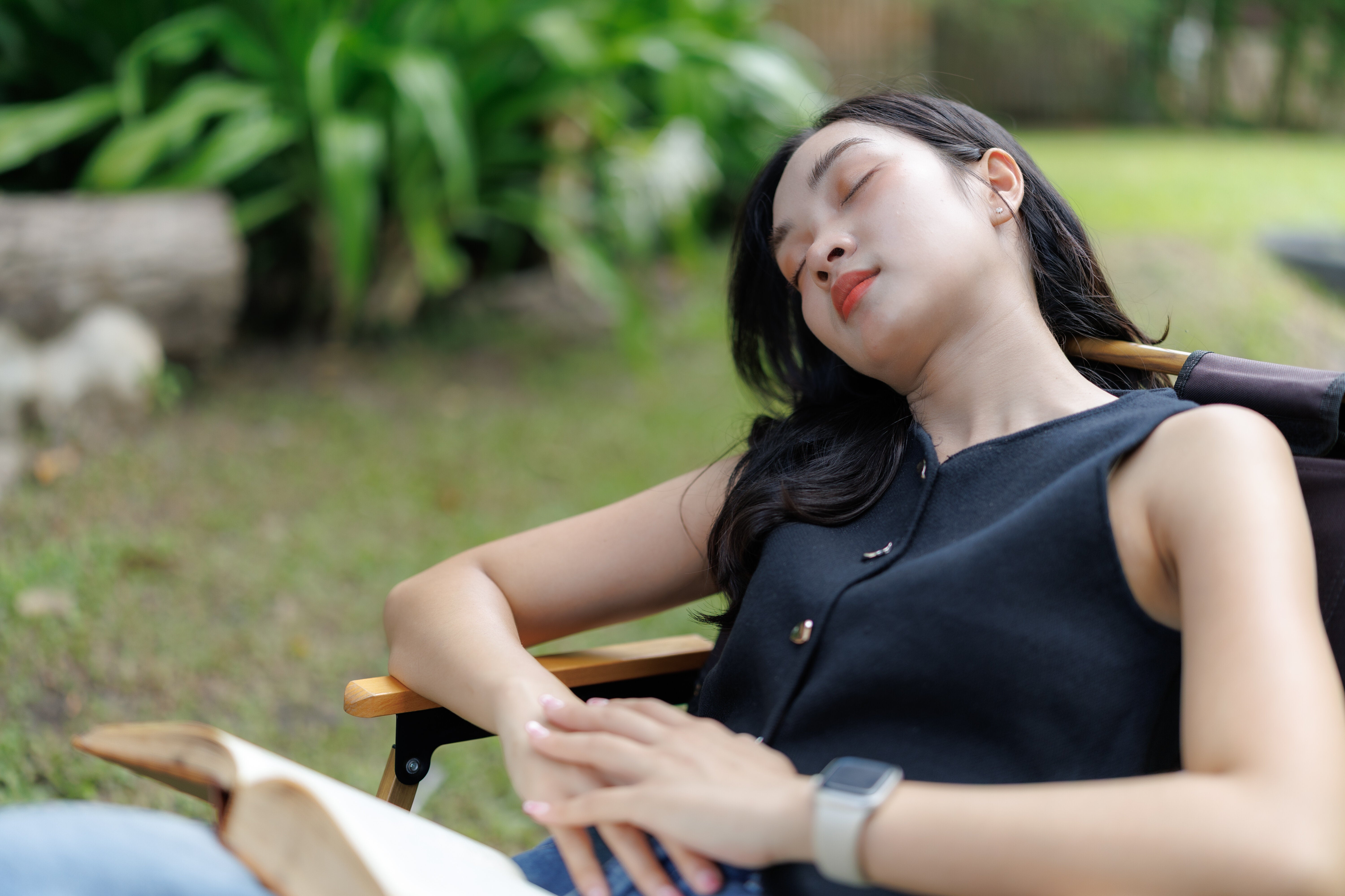 昼寝は5分だけでも効果あり。頭がスッキリするだけじゃない、嬉しいメリットがある理由