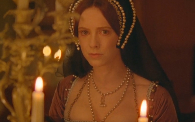 Amy Manson as a hallucinated Anne Boleyn in Spencer