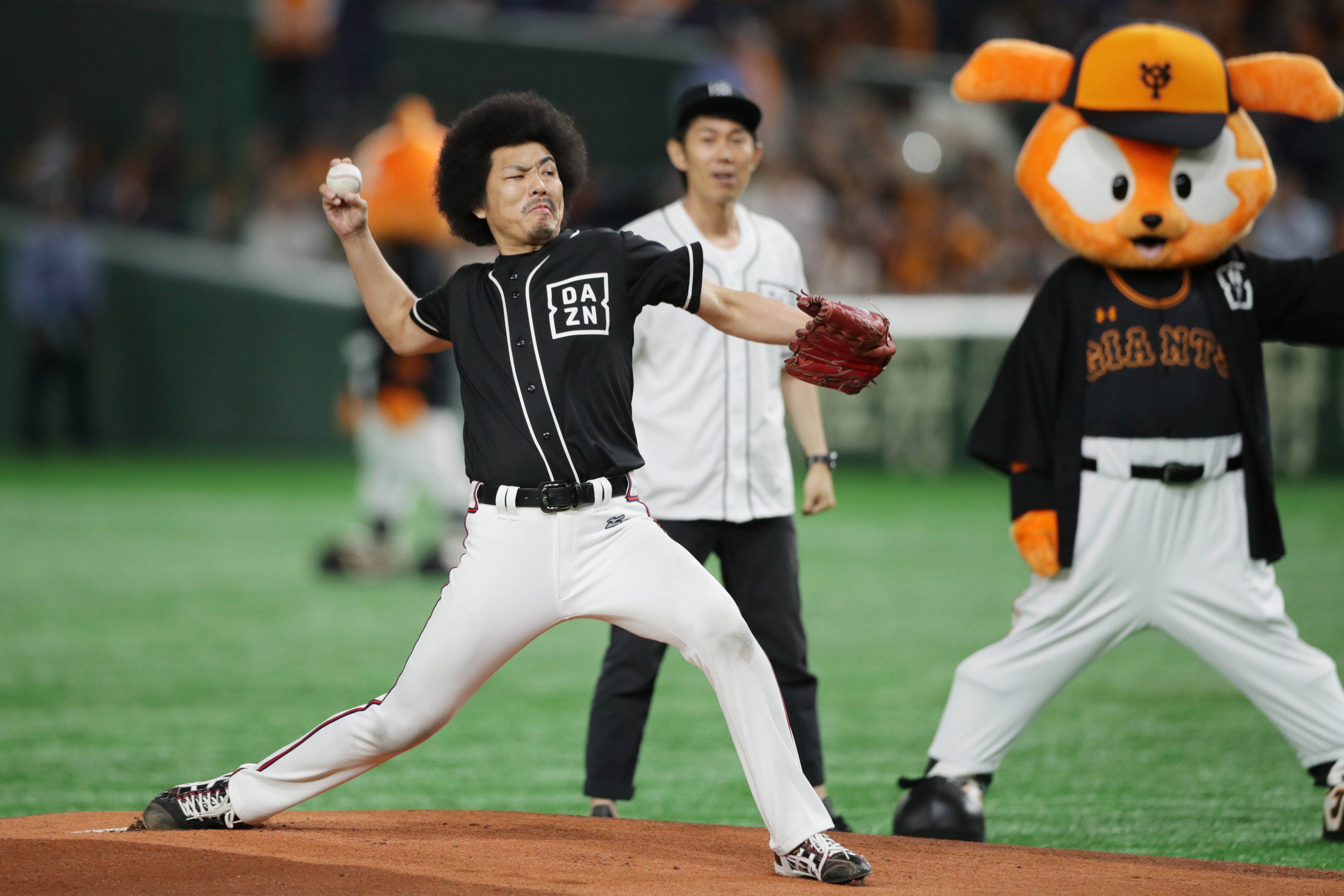 人気芸人、ジープ「グラチェロ」から国産「カスタム車」に買い替え⇨経済的負担の激減に驚きの声