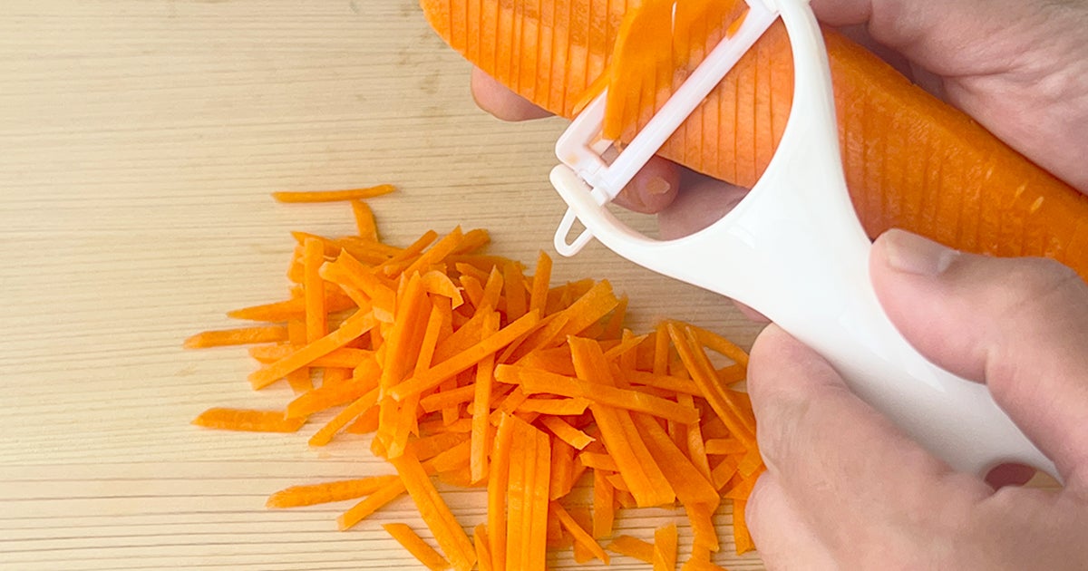 【にんじんの千切りが面倒くさい人、全員やってほしい】びっくりするほど簡単にできる裏技