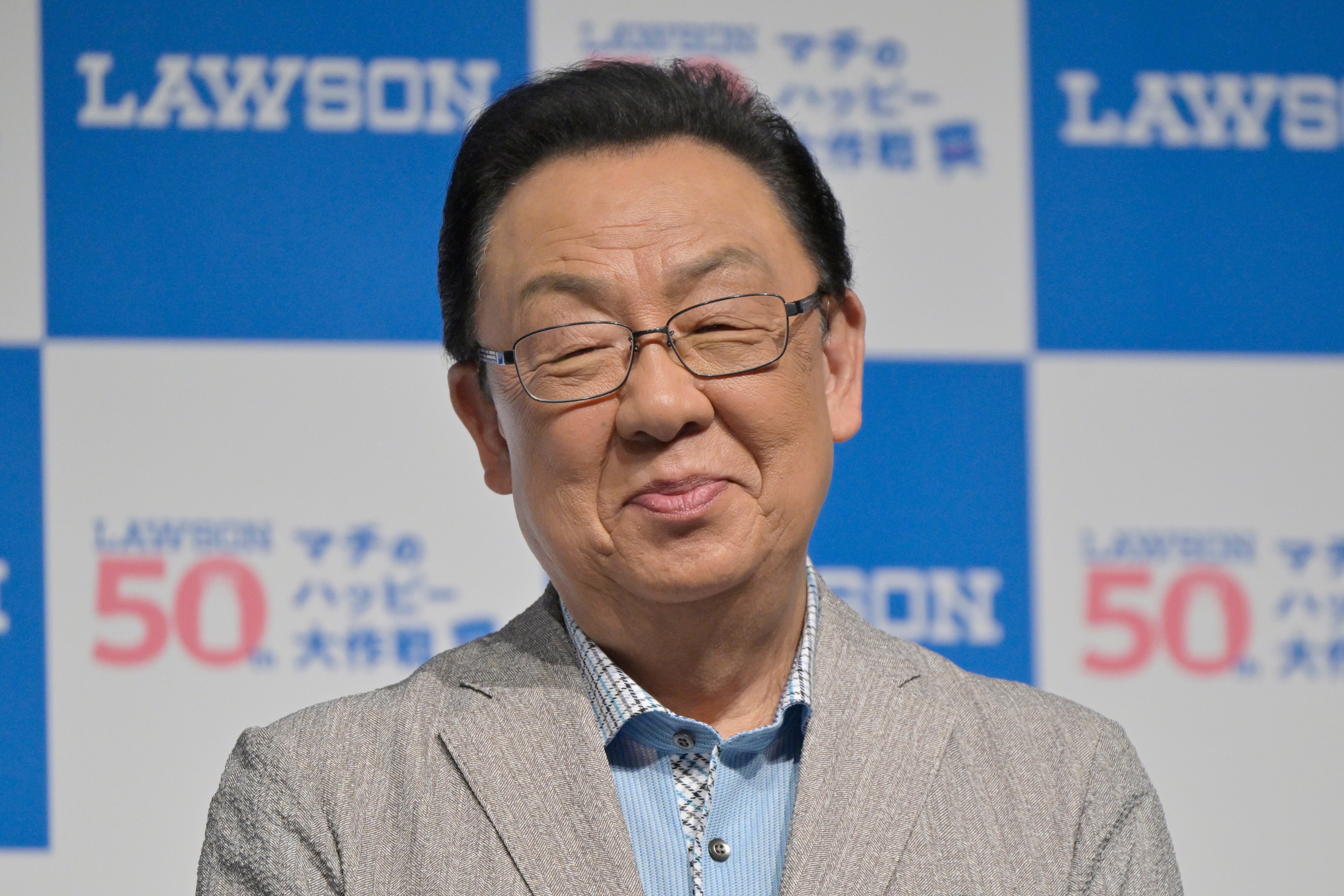 梅沢富美男、在来線に30年ぶり乗車⇨駅でのショットに「オーラ消すのが上手い」「溶け込んでます」