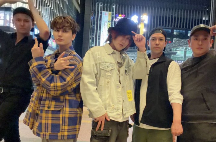 男性5人でジョジョのコスプレをするとこうなる⇒ビフォーアフターに「完璧すぎる」と驚きの声