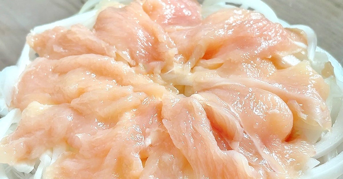 【鶏むね肉、毎日これでいい】新玉ねぎと和えるだけ。気づいたらこればっかり