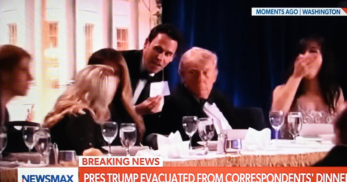 トランプ、発砲事件の“マニフェスト”を読み上げた記者を激しく非難「ひどい人間だ」「恥さらし」