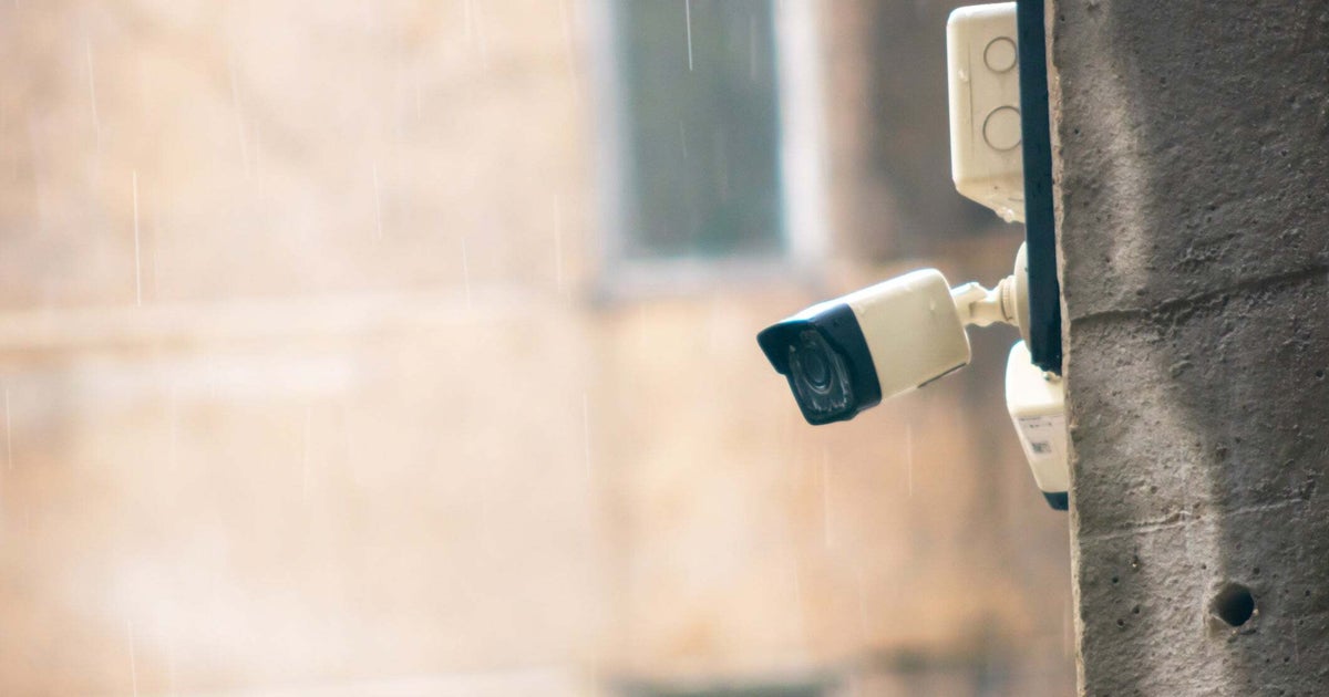 飼い主の外出中、ワンちゃんが勝手に…→防犯カメラが撮影した“おどろきの行動”「これはお説教されるぞ（笑）」