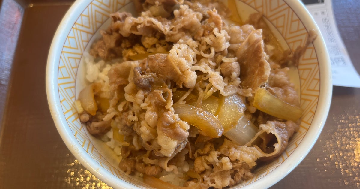 「なぜか牛丼が食べたくなる」ショベルカーが話題！“カラーリング”がまるで牛丼チェーン店