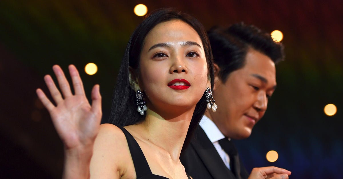 韓国のベテラン俳優が来日→変装なしでディズニーへ。俳優夫婦と子どもの家族写真に「可愛い」の声