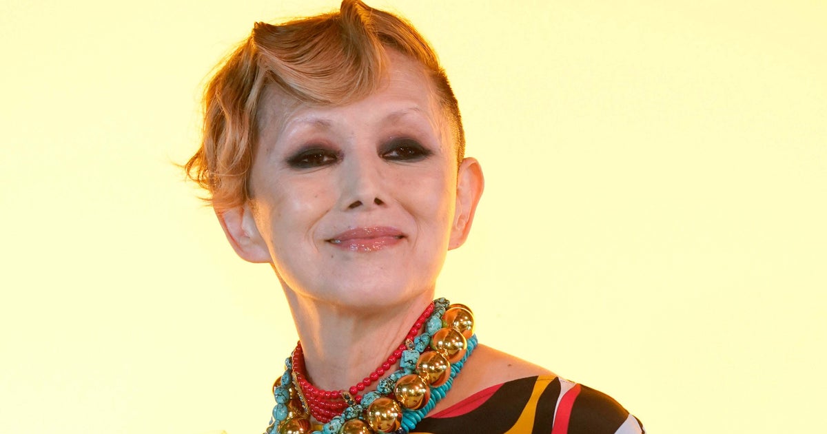 夏木マリ「なんと! 10年前の…」公開された1枚に驚きの声「ひぃぃ、素敵すぎ」「ウィッグかと…」「びっくり!」