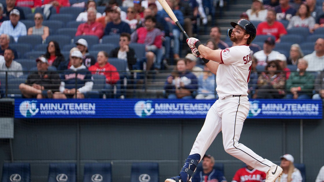 Man Pulls Don’t-Be-That-Guy Move On Girl After Home Run At MLB Game