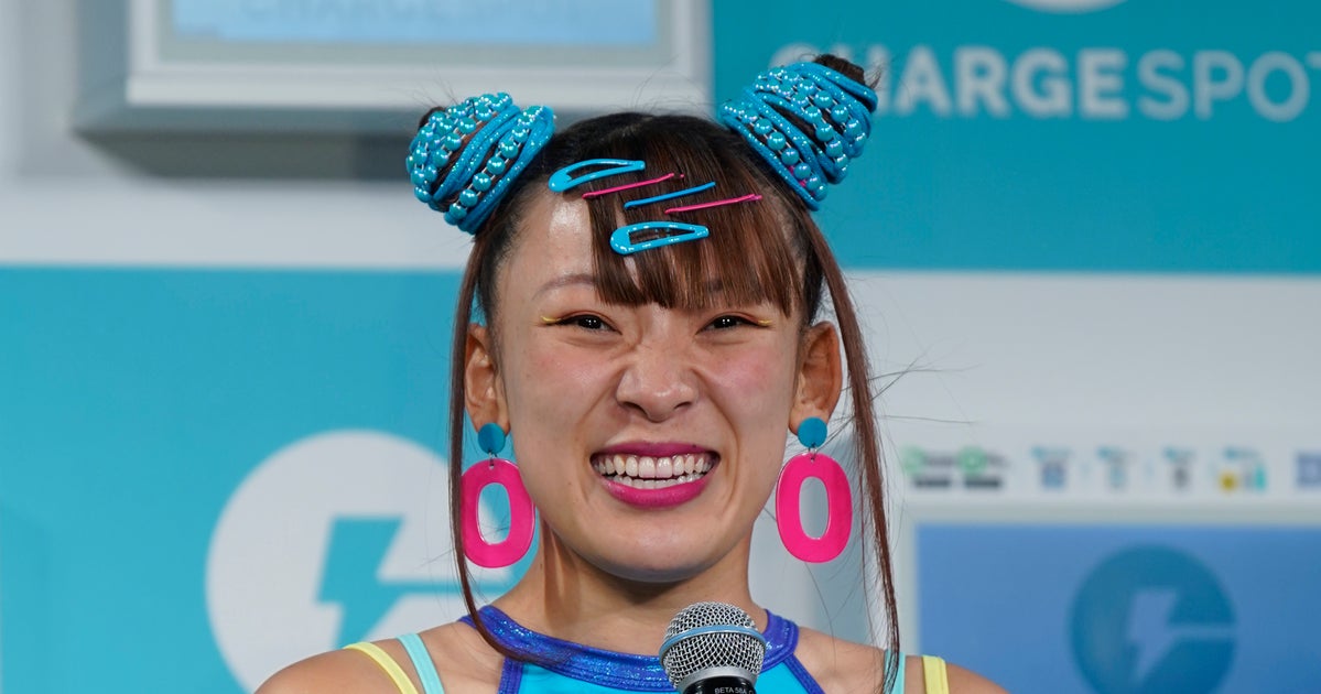 フワちゃん、「ムーンサルトプレス」披露でプロレス初勝利⇨完璧なフォームに「ほぼ武藤敬司」「センスの塊」