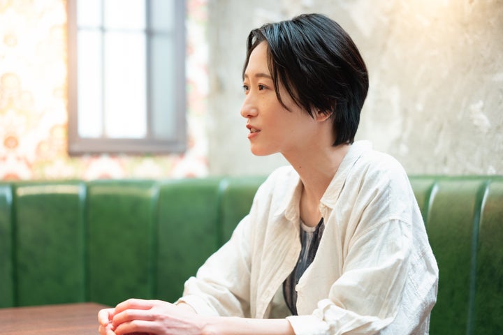 インタビューに答える日食なつこさん