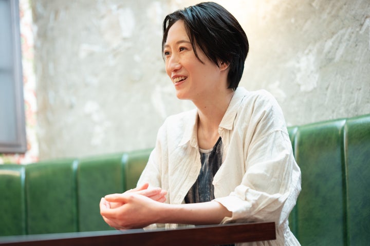 インタビューに答える日食なつこさん