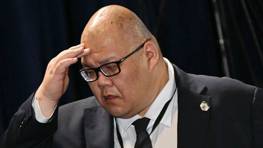 Le chef des communications de Trump, Steven Cheung, s’en prend aux critiques avec R-Word Rant Le chef des communications de Trump, Steven Cheung, s’en prend aux critiques avec R-Word Rant