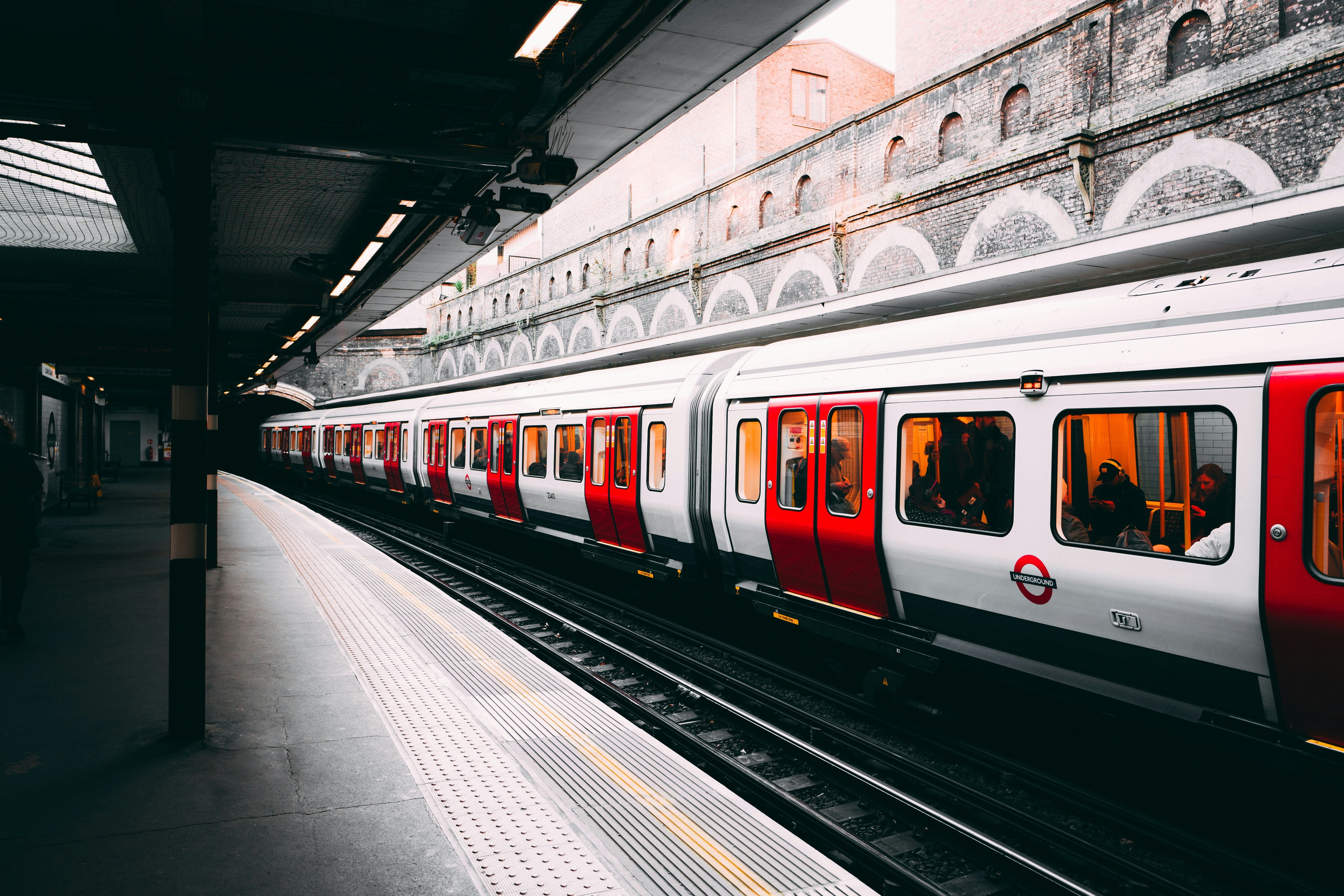 The Dos and Don'ts Of Public Transport, Explained By An Etiquette Expert