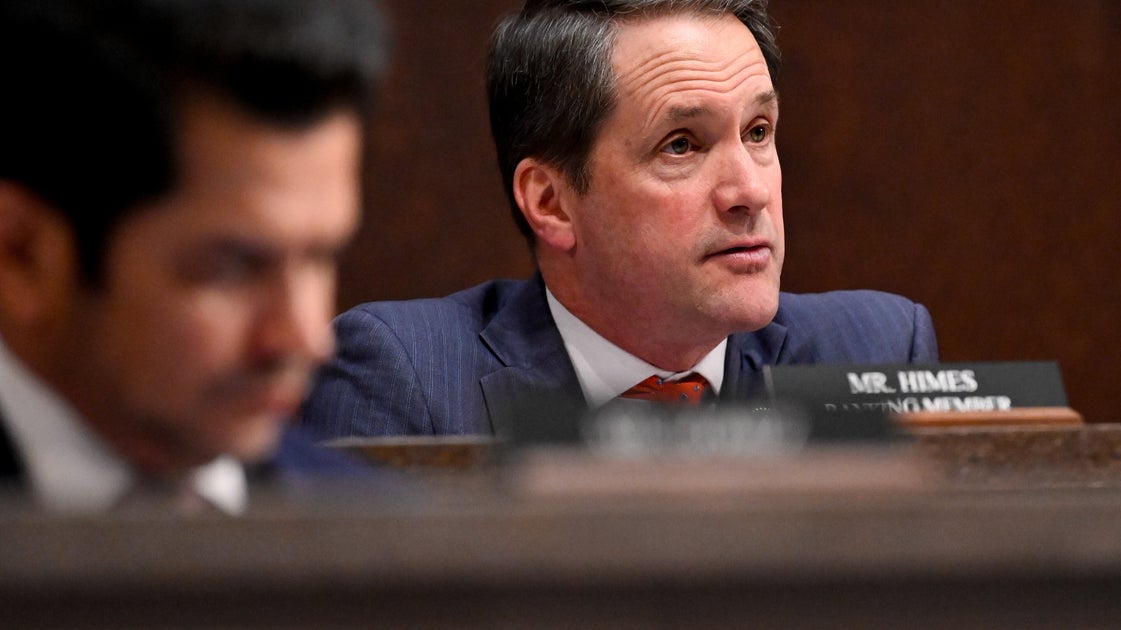 Democrats Back Warrantless Surveillance Powers For Trump