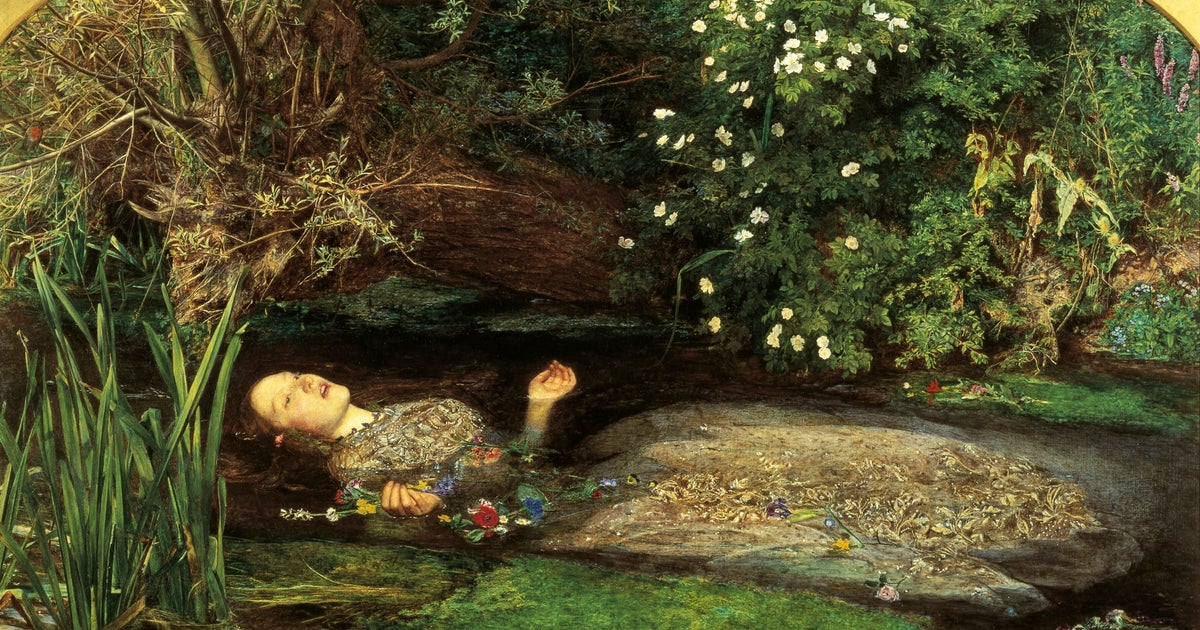 パグが草むらで寝転んだらこうなった⇨名画“オフィーリア”にそっくり、神秘的な一枚に「妖精みたい」
