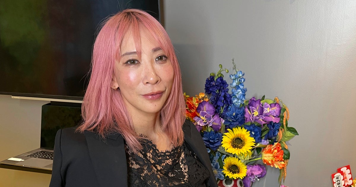 蜷川実花が「あしかがフラワーパーク」を撮るとこうなる。満開の藤、主役にしない1枚に「おとぎの国のよう」