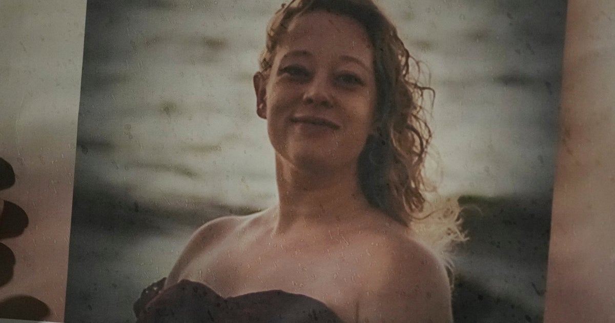 ICE Agent Who Killed Renee Good Is Back On The Job As Investigation Stalls: Report