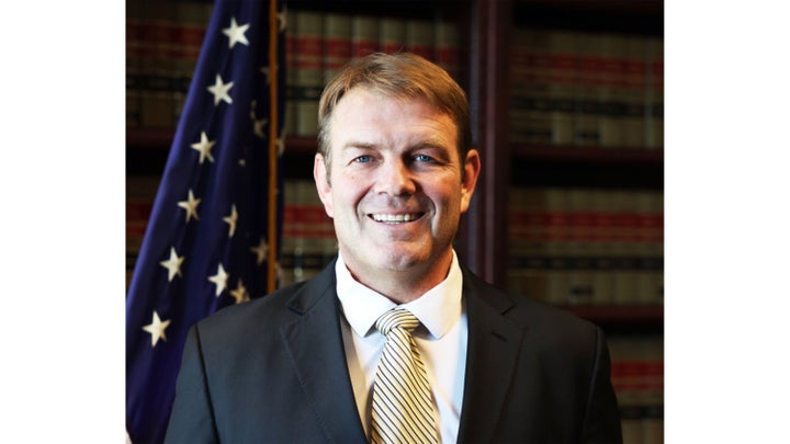 Darin Smith has practiced law for 25 years but hasn’t tried a single case in federal or state courts.