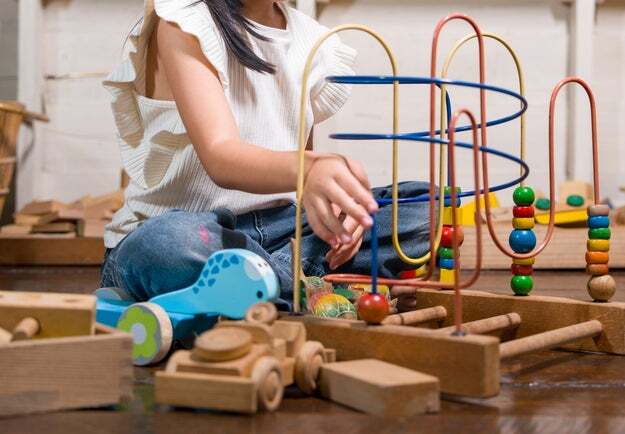 4歳の我が子が待つ部屋に向かうと「遅いよ」→保護者を待ち受けていた“お仕置き”に「めっちゃ笑った」
