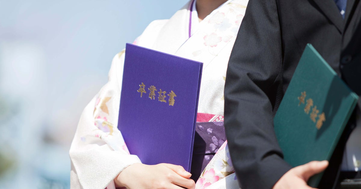 「最悪な色を選んでしまった…」卒業式の衣装、想像と違うデザインのものが届き話題に。「お気持ちよくわかります」と同情の声も