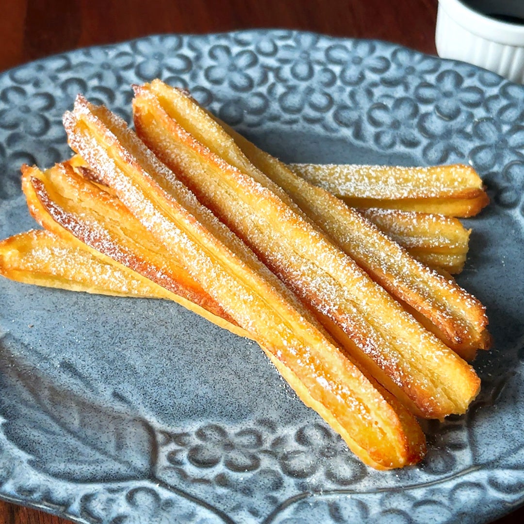 【ホットケーキミックス、水でいいの？】混ぜるだけでカリもちチュロス。もう揚げなくていい。