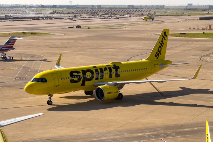 An airliner approaching the terminal at Dallas-Fort Worth International AIrport, Texas. (Photo by: Jon G. Fuller/VW Pics/Universal Images Group via Getty Images)