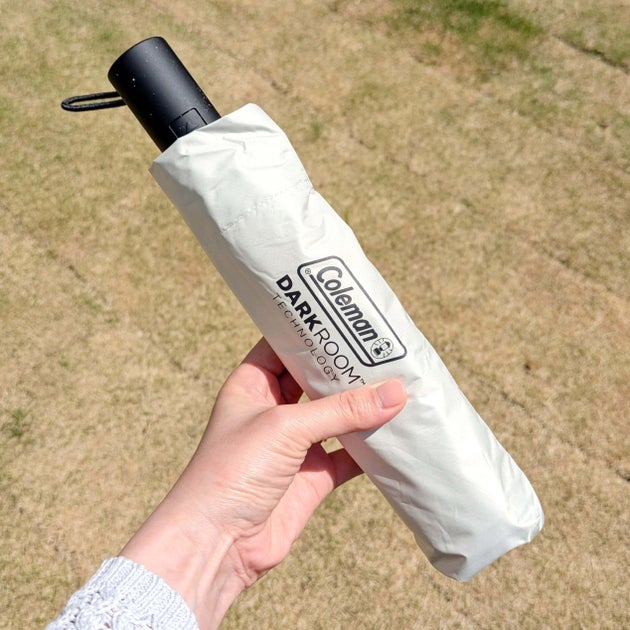 ローソンの「Coleman 晴雨兼用・自動開閉折りたたみ傘55cm アイボリー」