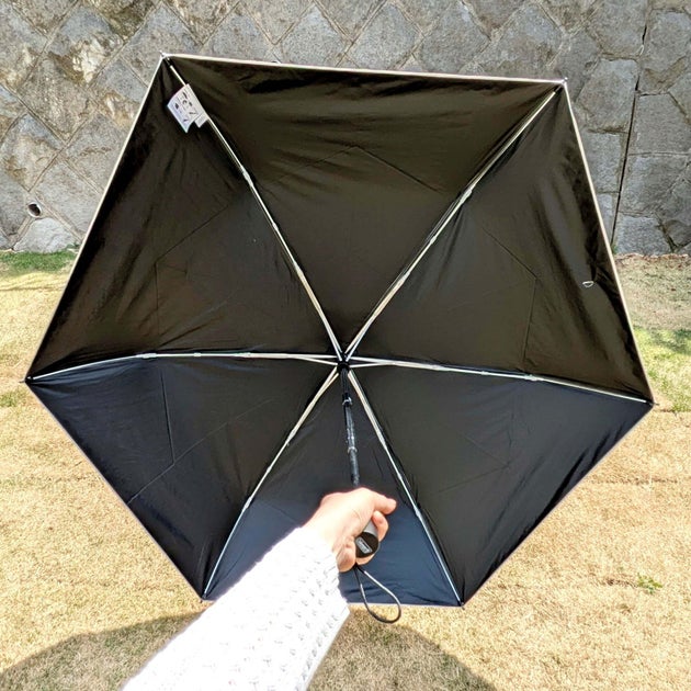 ローソンの「Coleman 晴雨兼用・自動開閉折りたたみ傘55cm アイボリー」