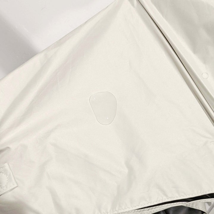 ローソンの「Coleman 晴雨兼用・自動開閉折りたたみ傘55cm アイボリー」