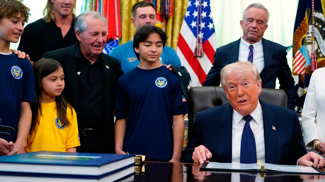 https://img.huffingtonpost.com/asset/69fa40bc18000038fea394bb.jpeg?cache=tMLexsB0sL&ops=500_281,scalefit_1200_630