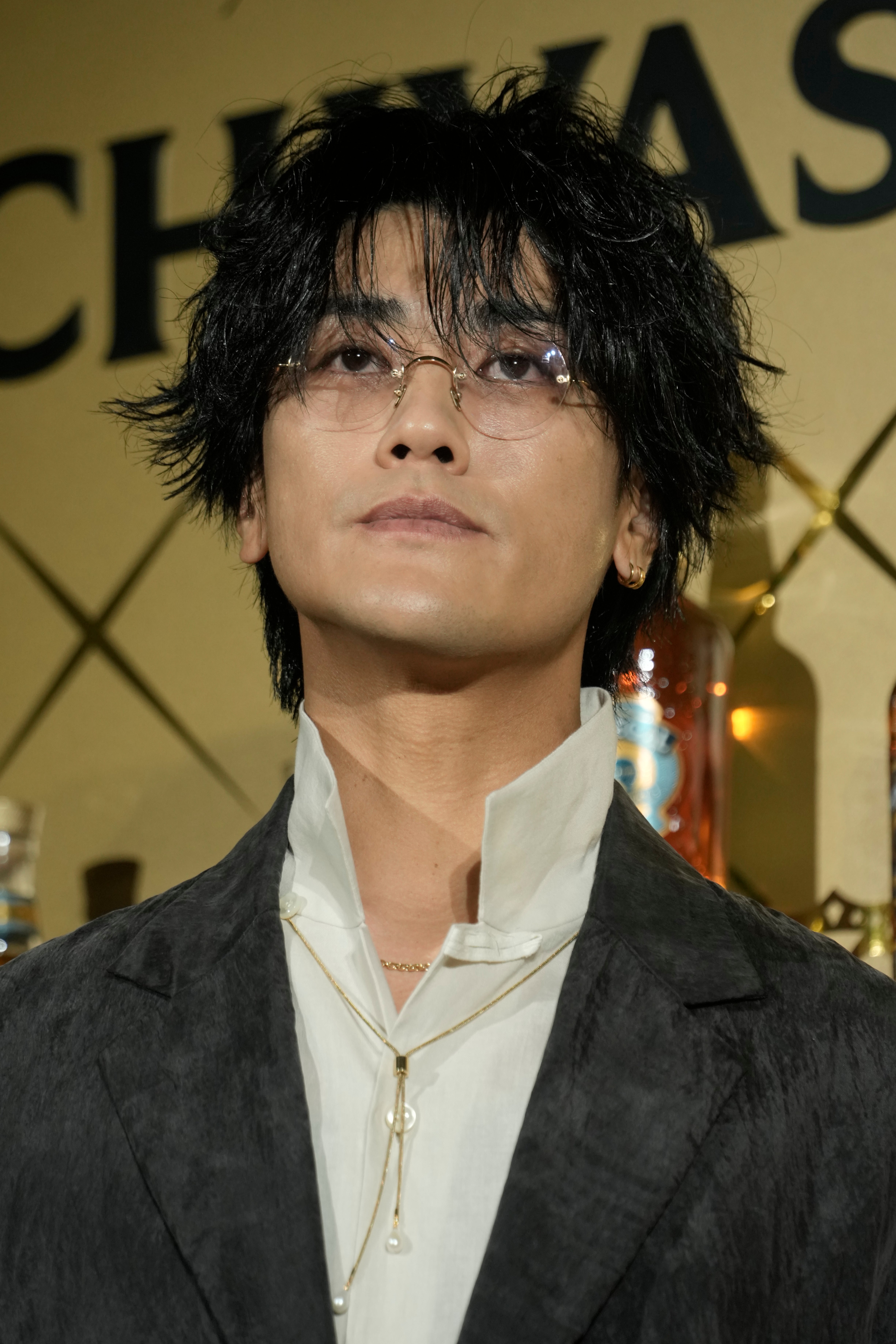 赤西仁、初公開した父の“若い頃のショット”がやんちゃすぎた！「『ごくせん。』思い出す」「顔似てる」の声