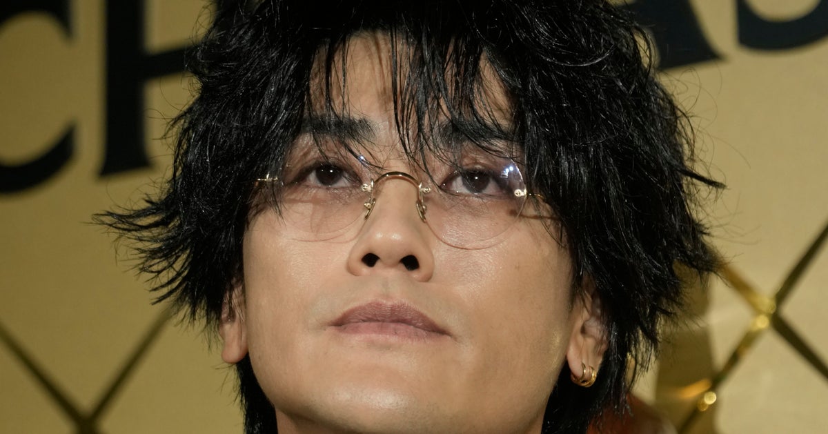 赤西仁、初公開した父の“若い頃のショット”がやんちゃすぎた！「『ごくせん。』思い出す」「顔似てる」の声