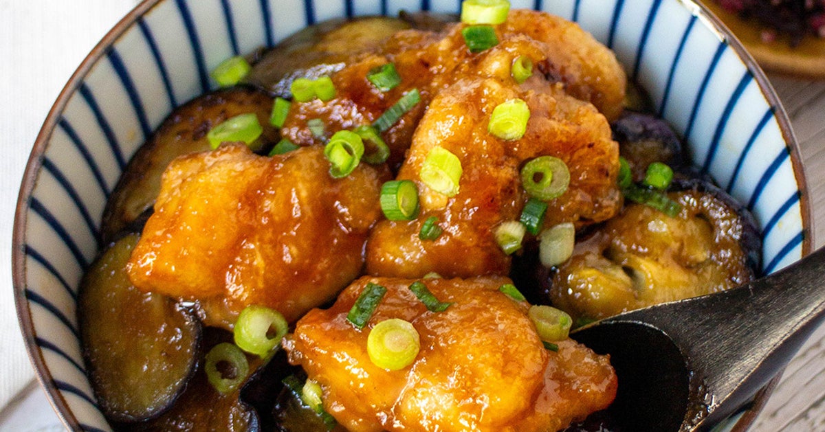 【なすがトロットロ…】おかわり必須！繰り返し作りたくなる「なすと鶏もも肉の照り焼き丼」レシピ