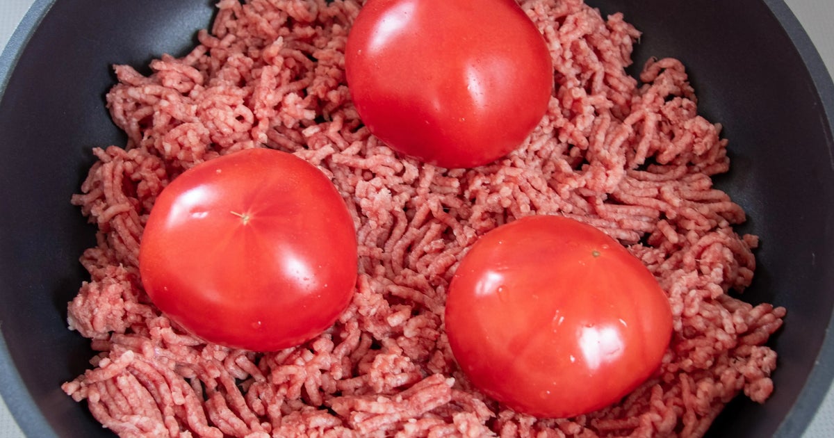 【ミートソースがフライパンひとつで！？】「これなら毎日スパゲッティ食べられるね」トマト丸ごと入れて10分放置するだけの濃厚ミートソースレシピ