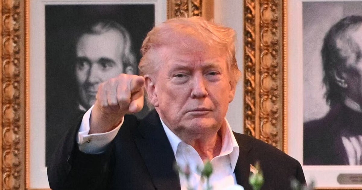 金ピカのトランプ像に批判続出。偶像崇拝の「金の子牛」だという指摘が相次ぐも、牧師は否定