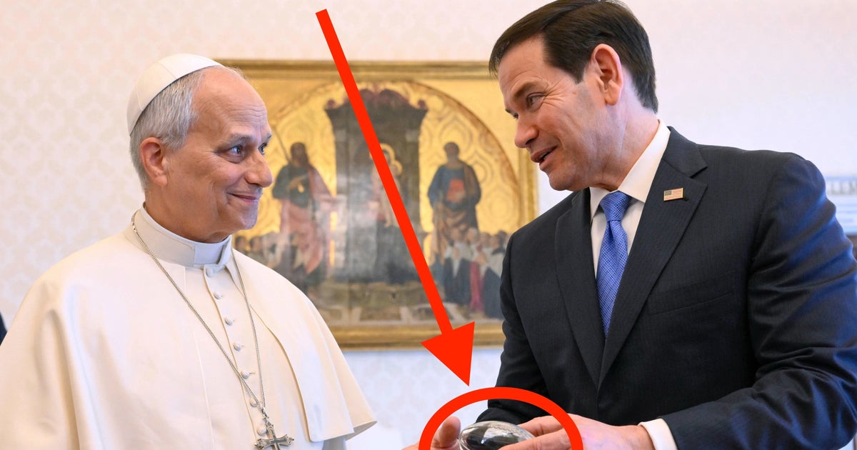 米国務長官、ローマ教皇への「的外れ」なプレゼントに皮肉続出。「まさか空港で買った？」